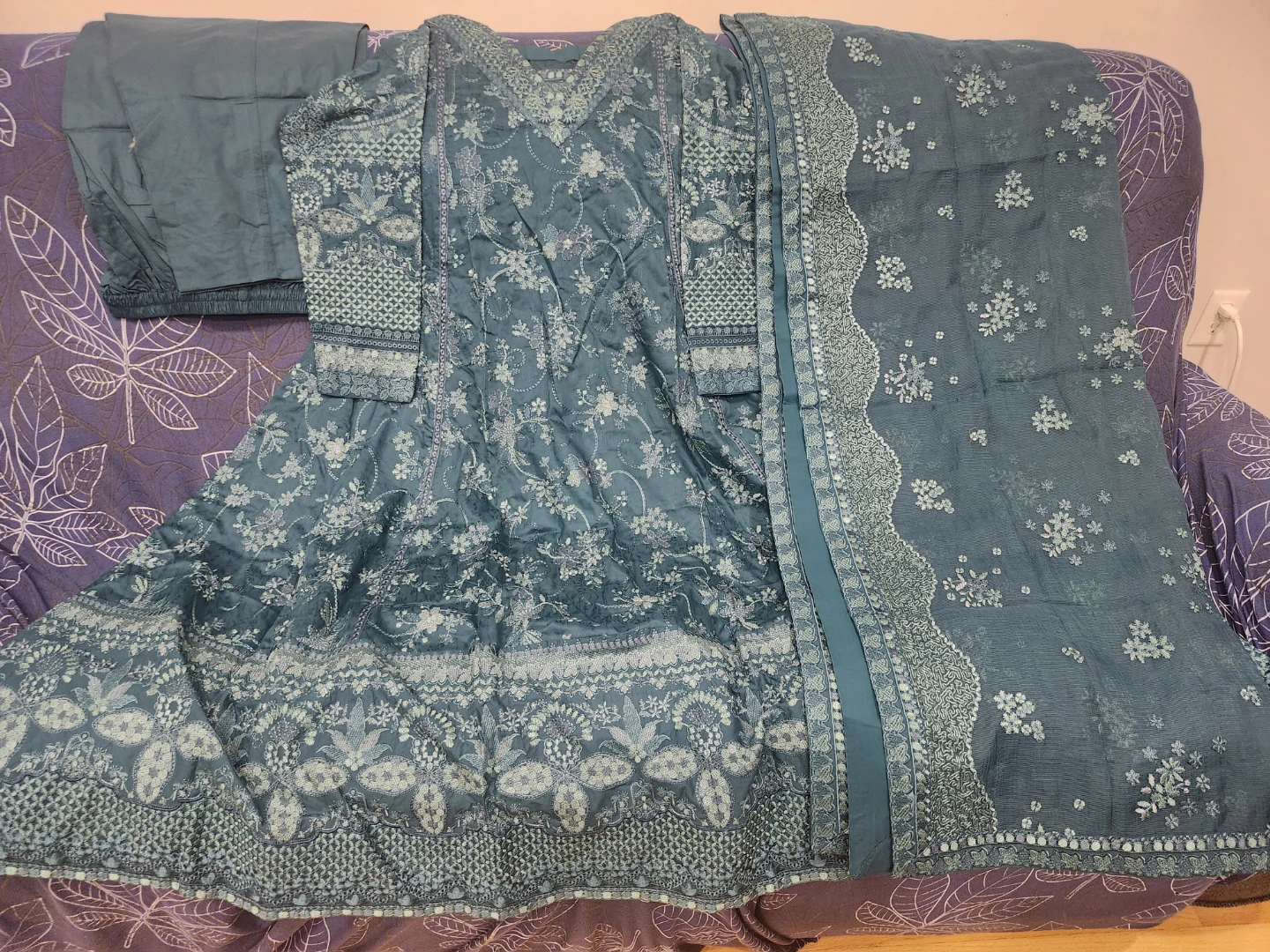 Baroque Embroidered Lawn.Festive collection - photo 3