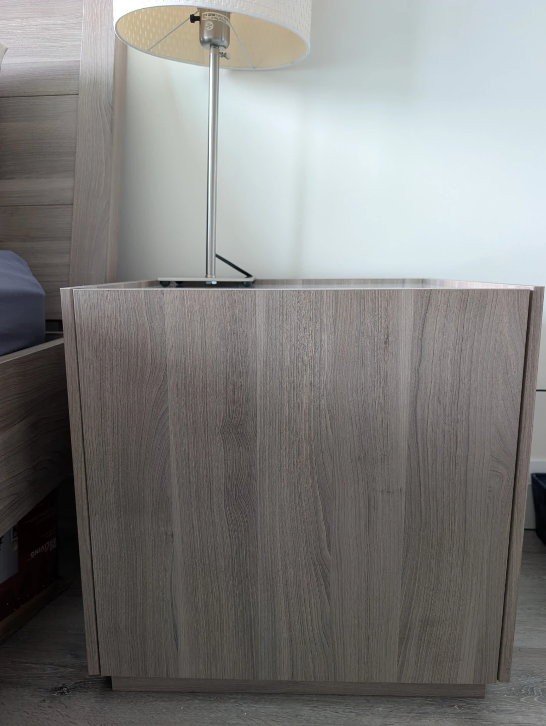 Bedframe, 2 dressers & 2 lamps - Moving Sale - photo 2