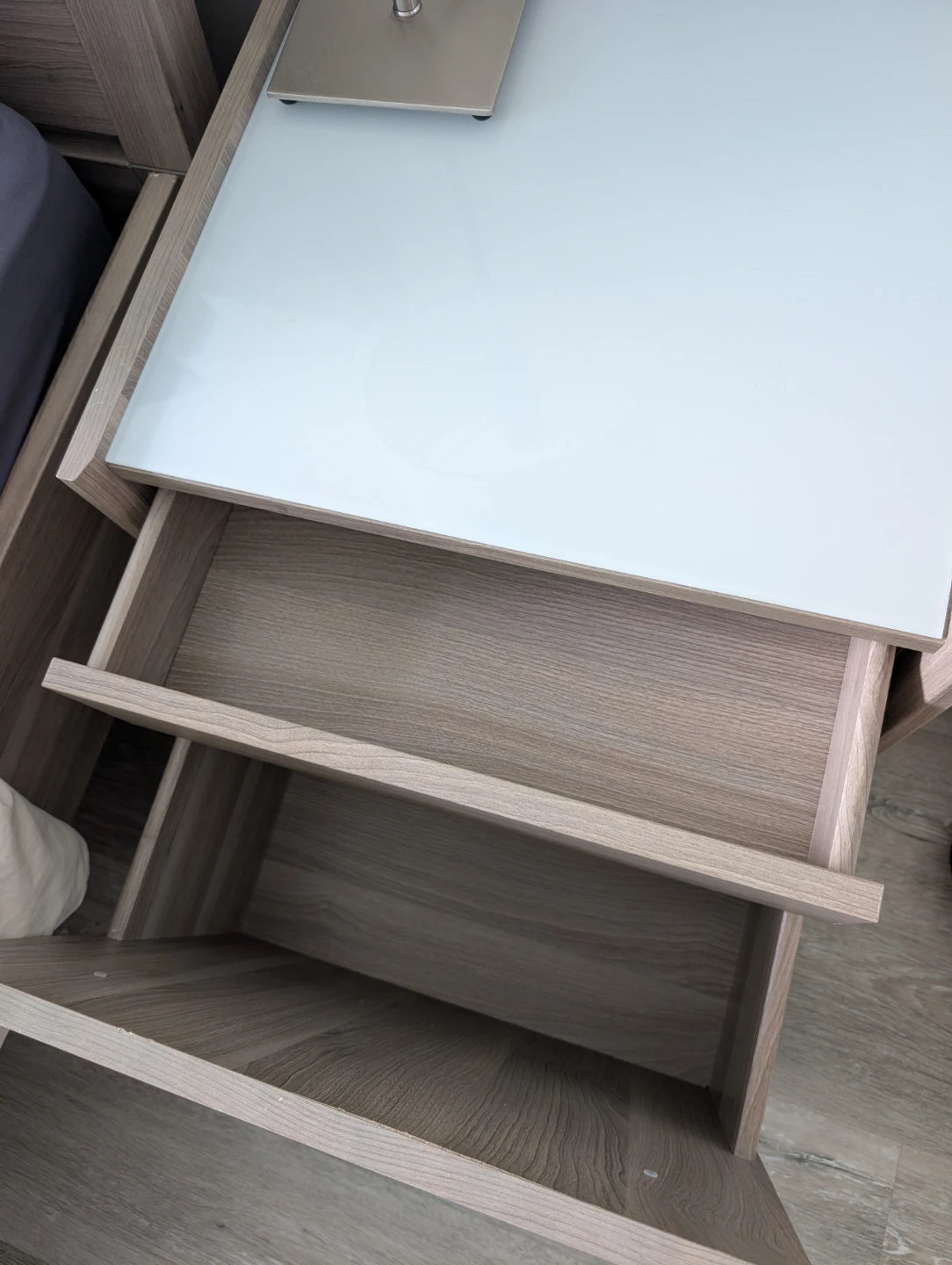 Bedframe, 2 dressers & 2 lamps - Moving Sale - photo 3