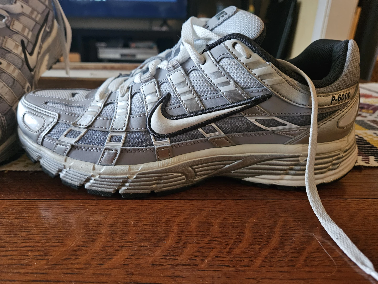 Nike P-6000 Running Shoes Silver - photo 3