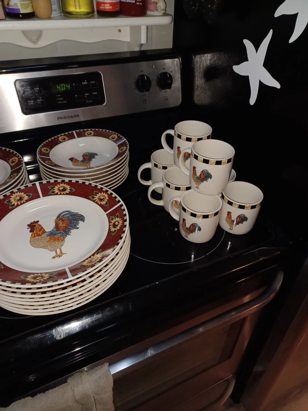 Rooster Design Dinnerware Set
