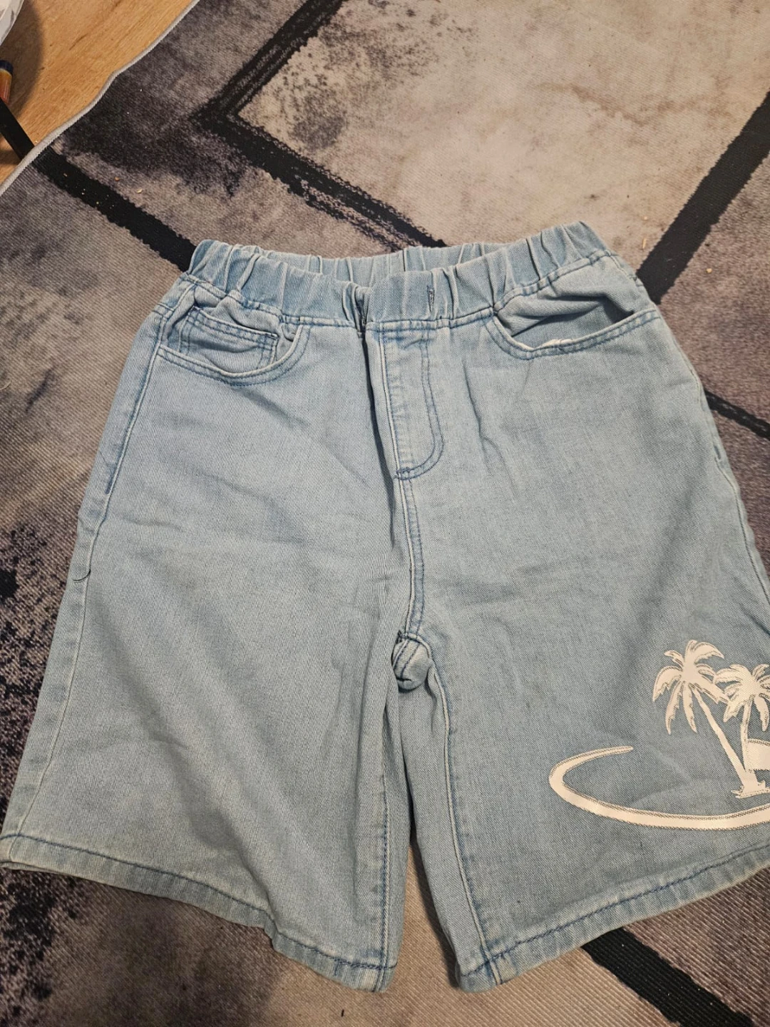 SHEIN Teen 15Y Light Wash Denim Shorts with Palm Tree Graphic