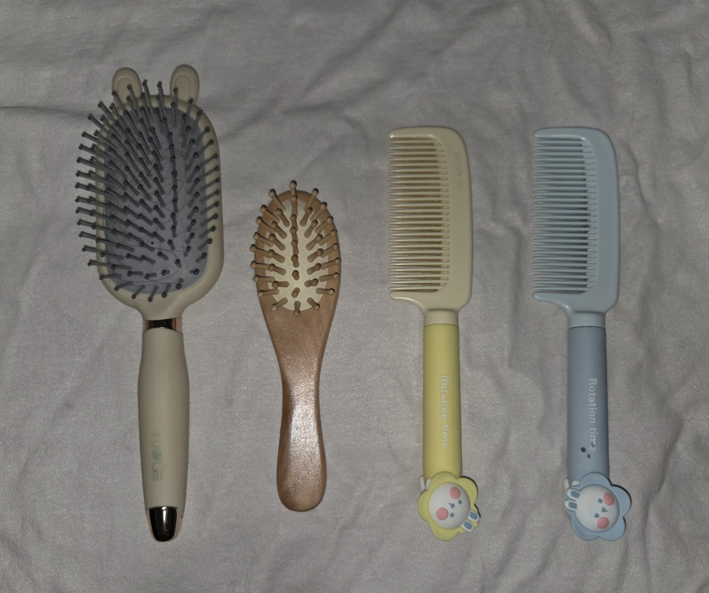 Set of 4 Hair Brushes and Combs