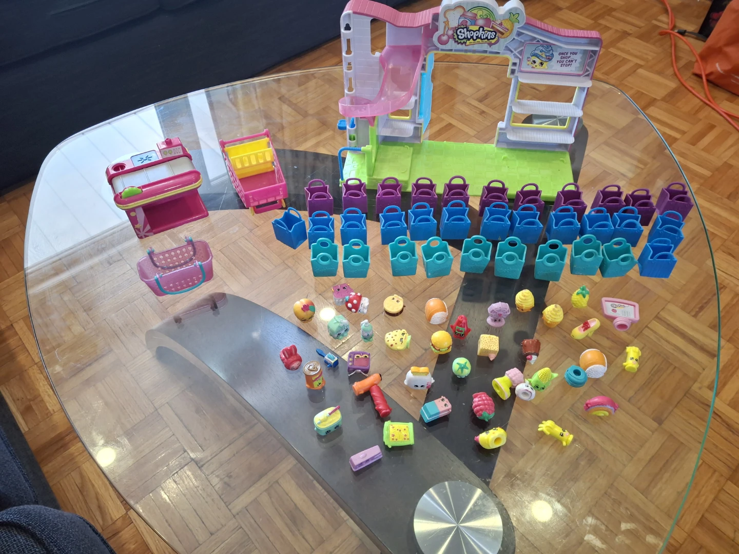 Shopkins Playset with Many Accessories and Figures