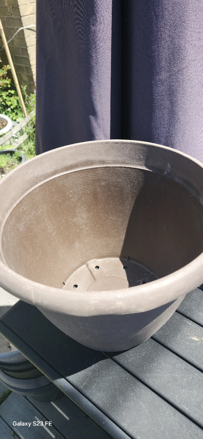 Brown Plastic Flower Pot - photo 2