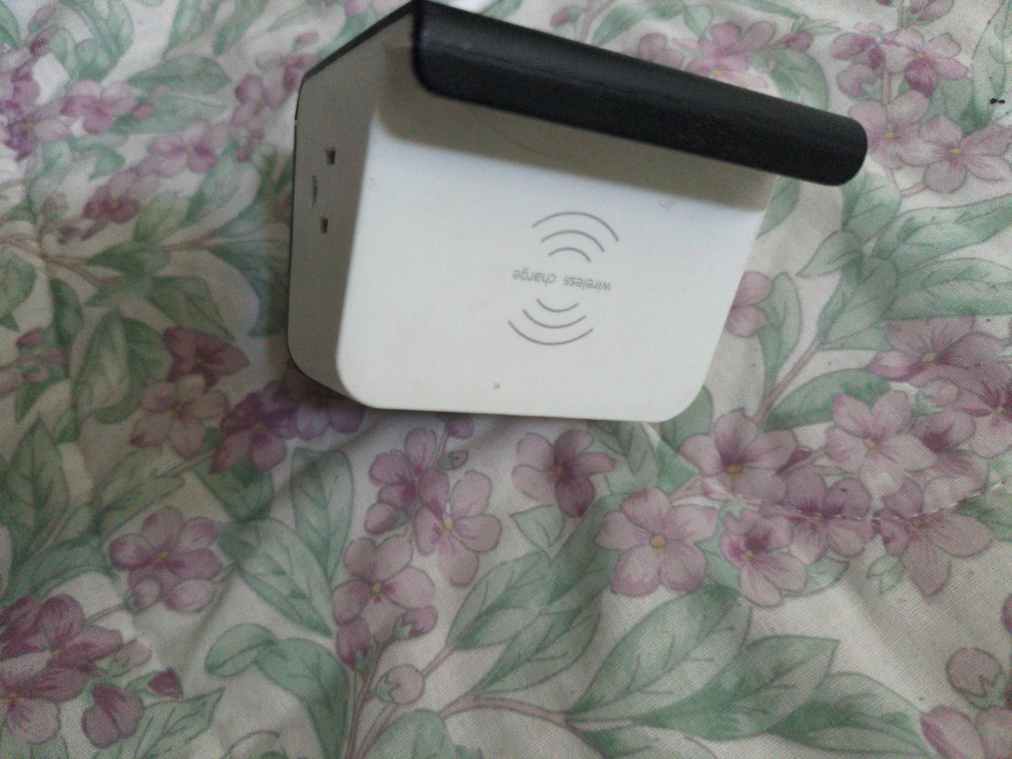 Wireless Charging Station with USB Ports - photo 2