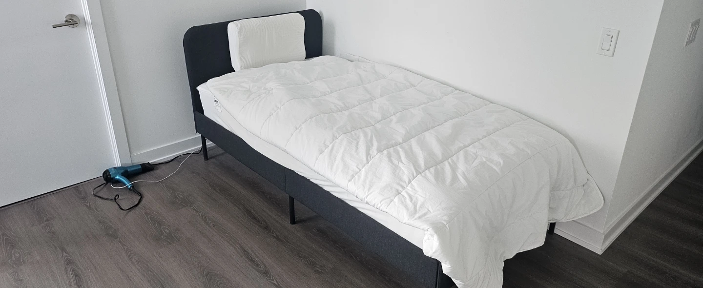 (ONLY FOR 8 Wellesley W) Free pickup Twin beddings