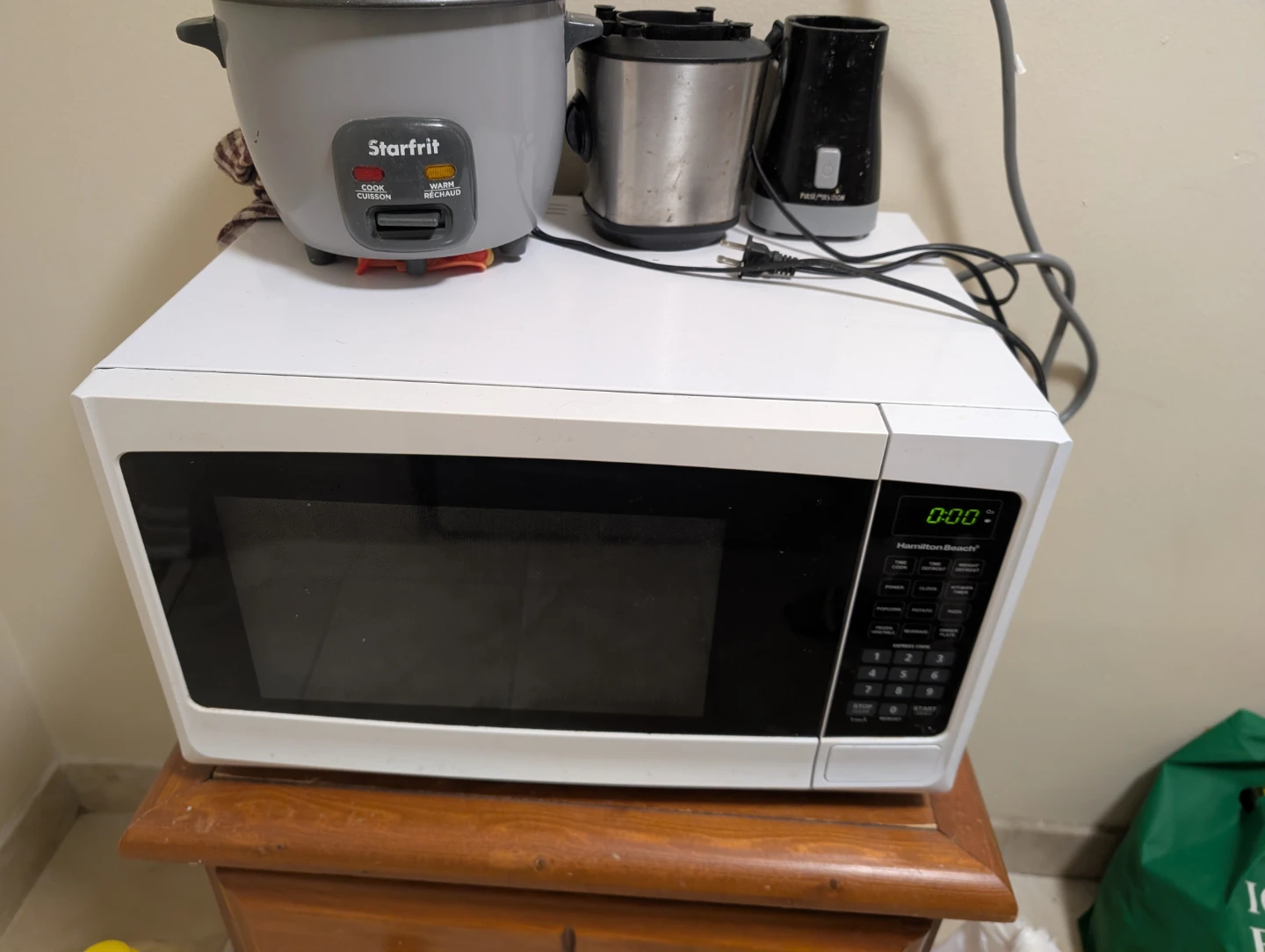 Hamilton Beach Microwave - photo 2
