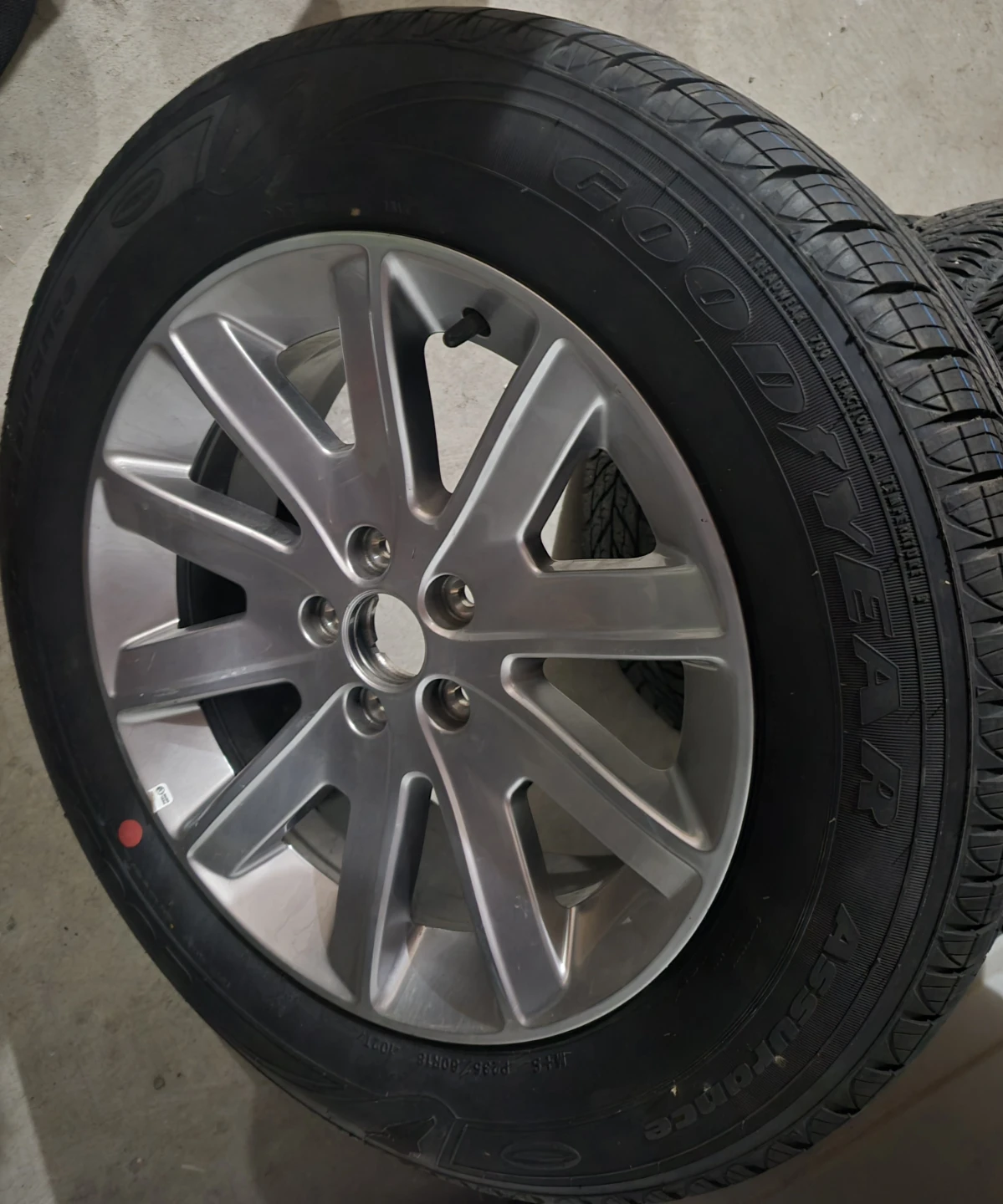 1 New Good Year Tire PLUS RIM Size 235 60 R18 M+S *DEAL* - photo 2