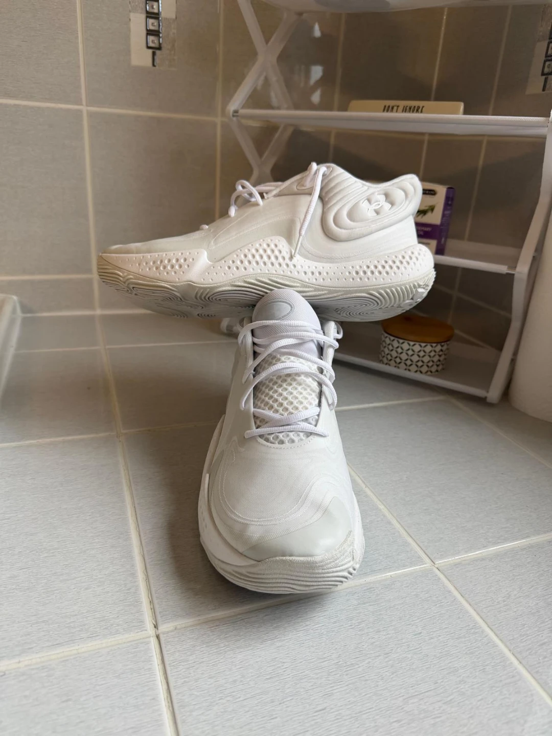 Under Armour White Basketball Shoes Men's 13 - photo 4