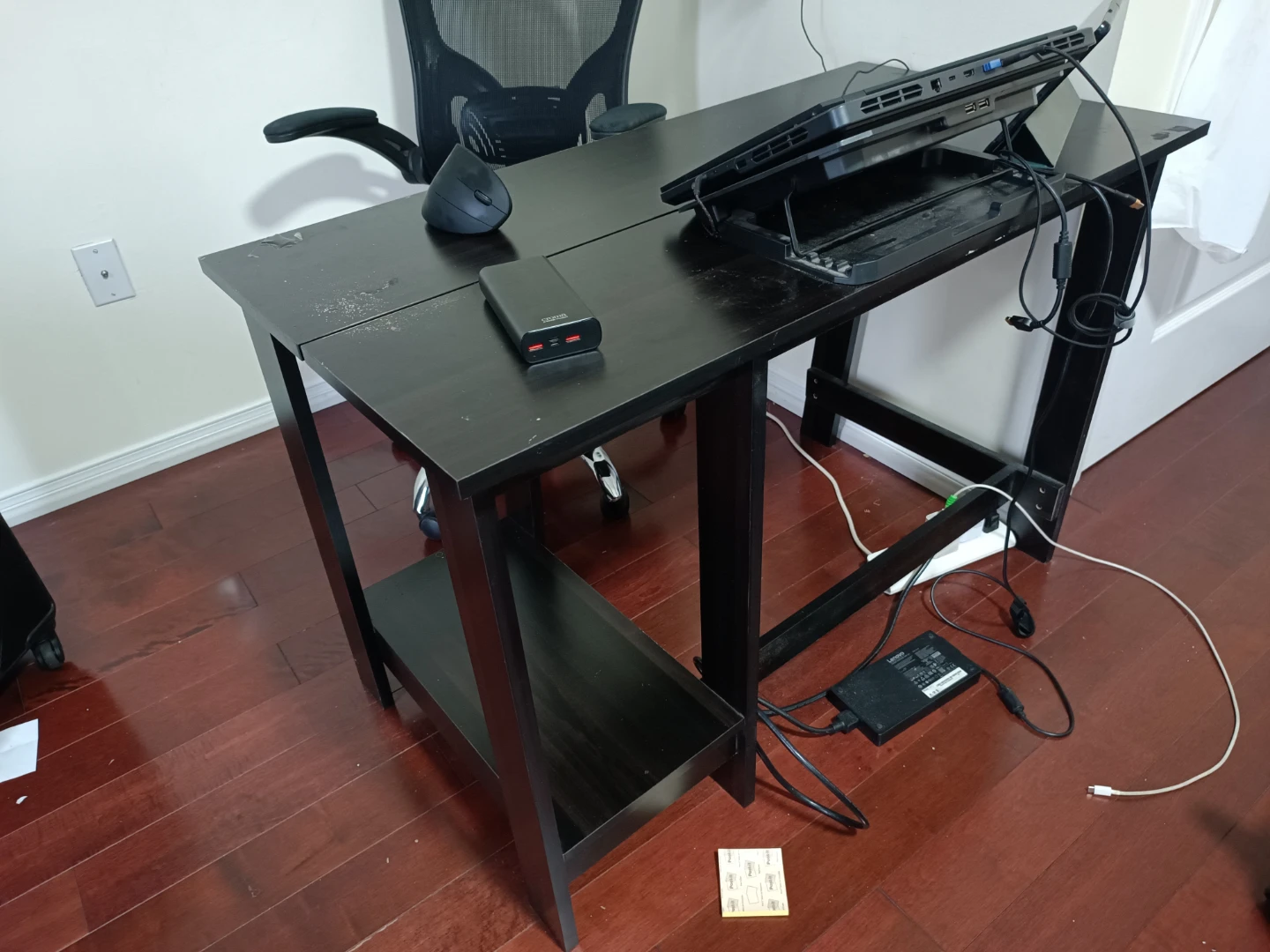 MOVING OUT: Office Chair and Table - photo 3