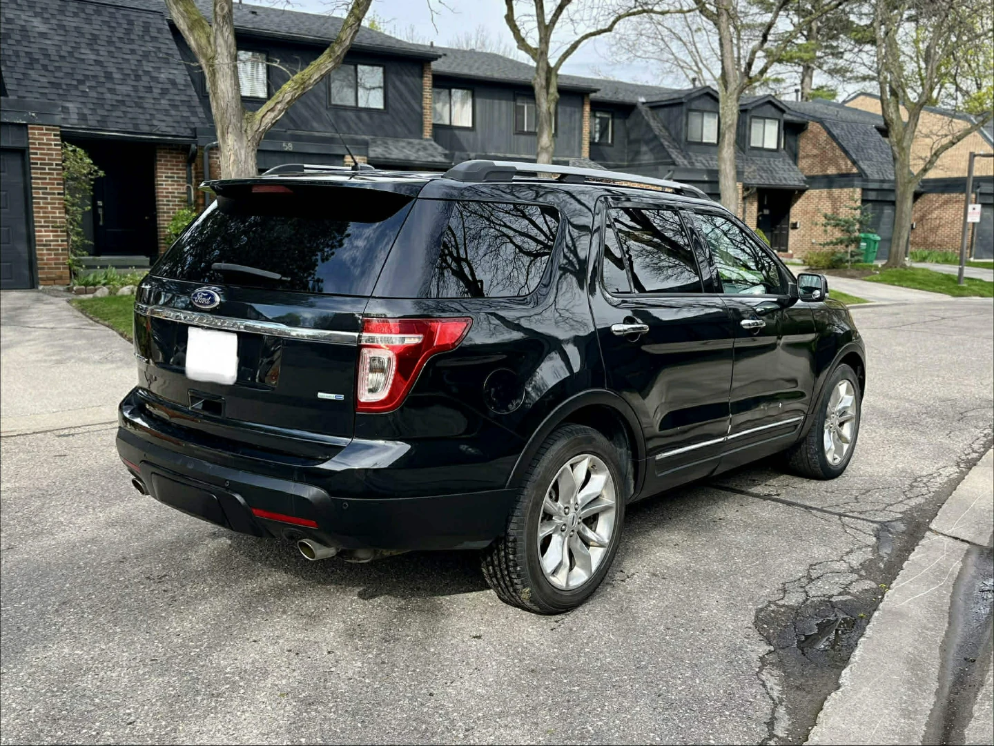 Black Ford Explorer Limited SUV