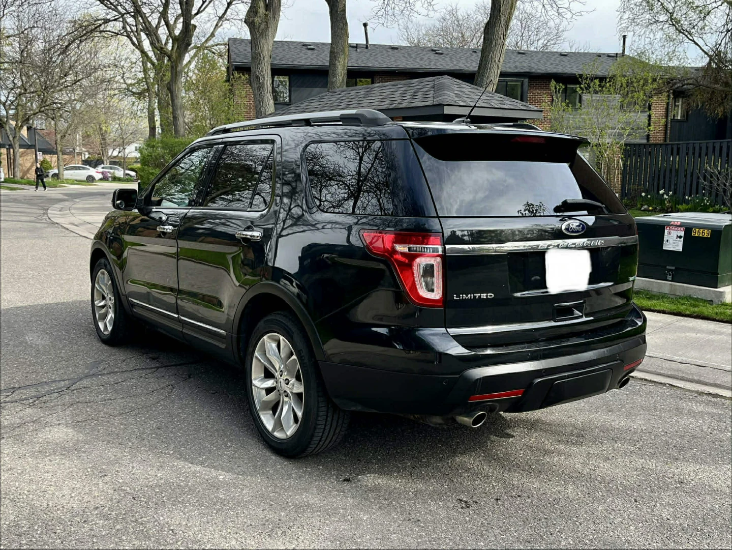 Black Ford Explorer Limited SUV - photo 3