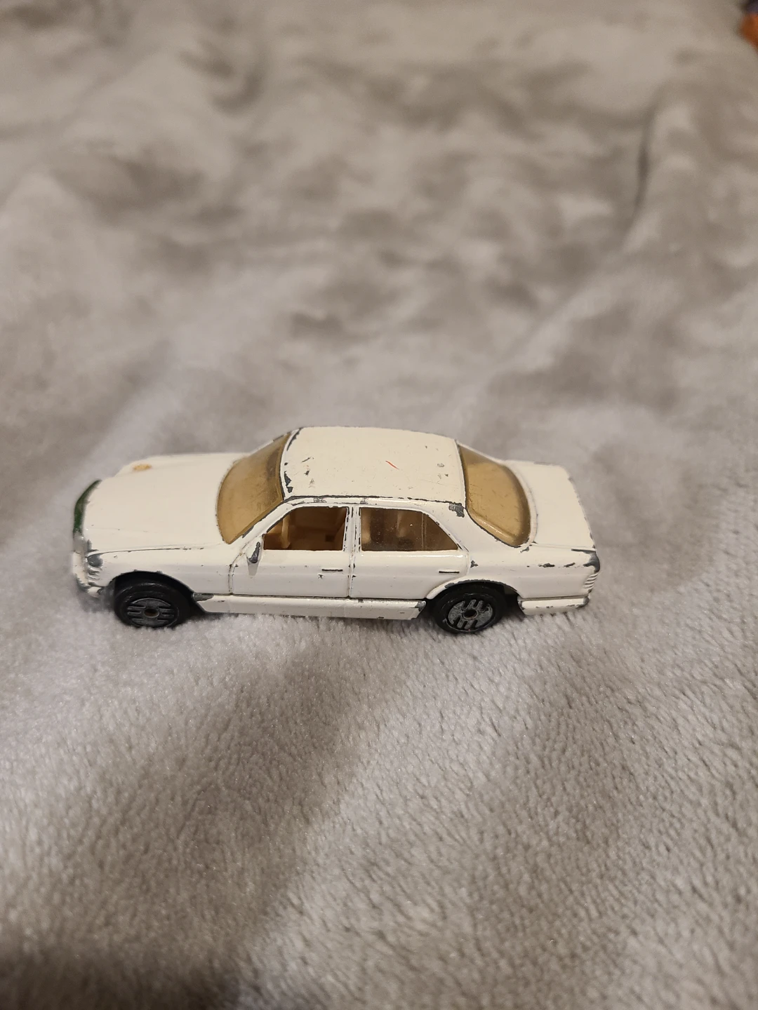 Hot Wheels 1981 Mercedes-Benz 380 SEL White Diecast Toy Car - photo 3