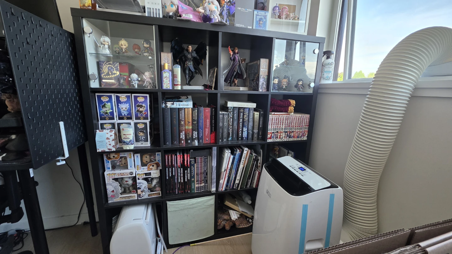 4x4 Ikea Kallax with 2 glass door/shelves