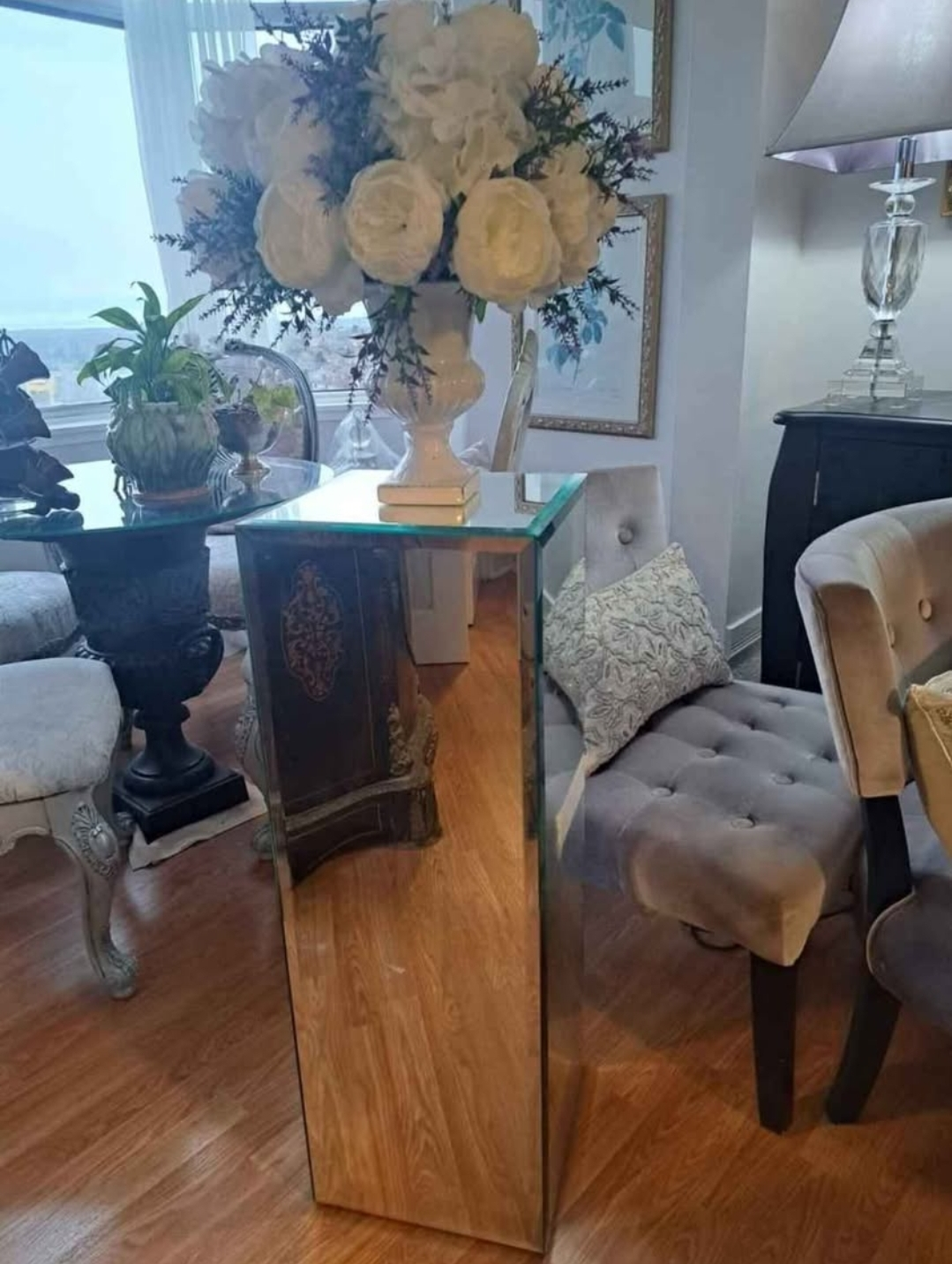 Mirrored Accent pedestal
