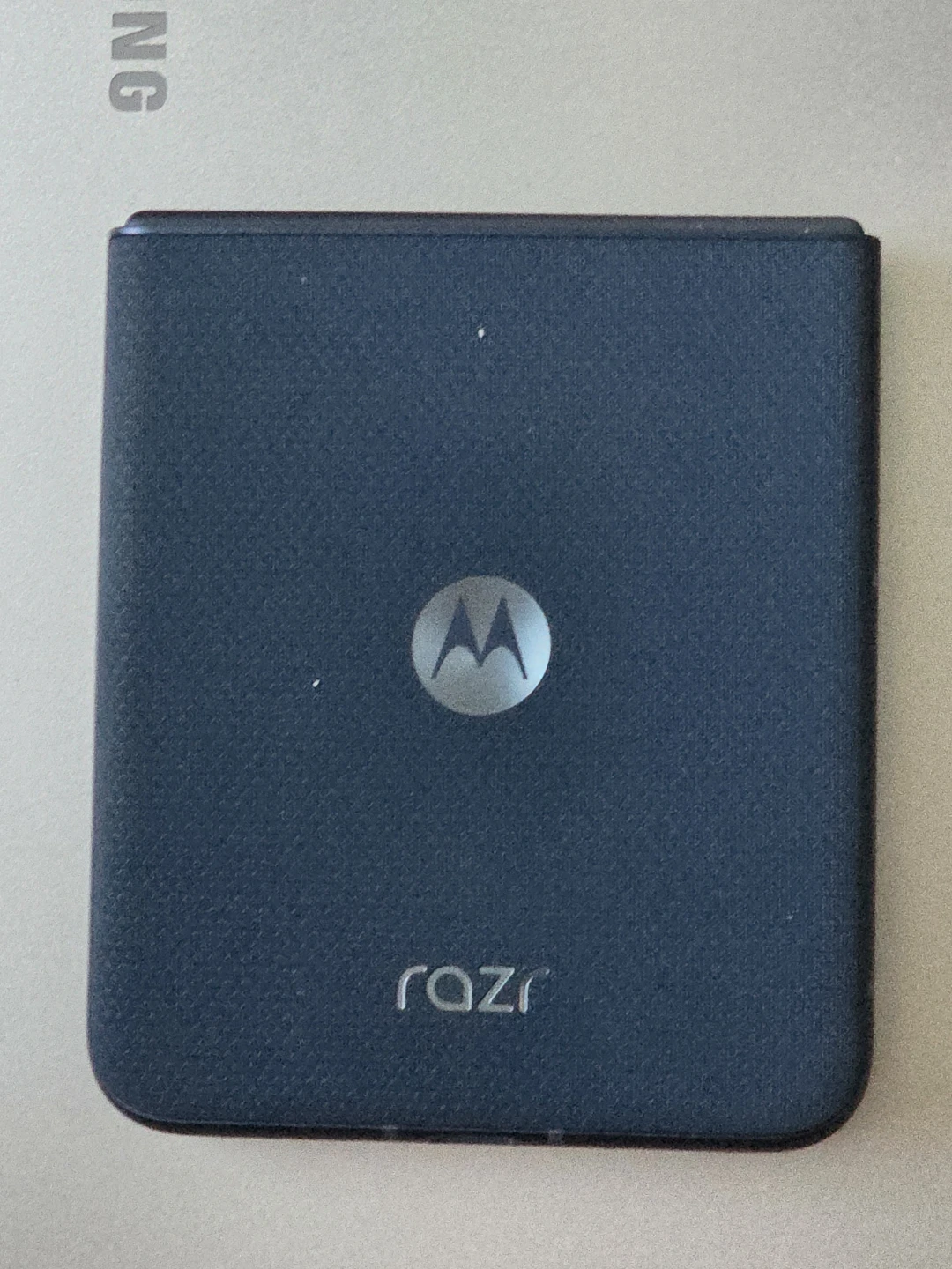 Motorola Razr 2025 foldable – dark blue, like‑new - photo 3