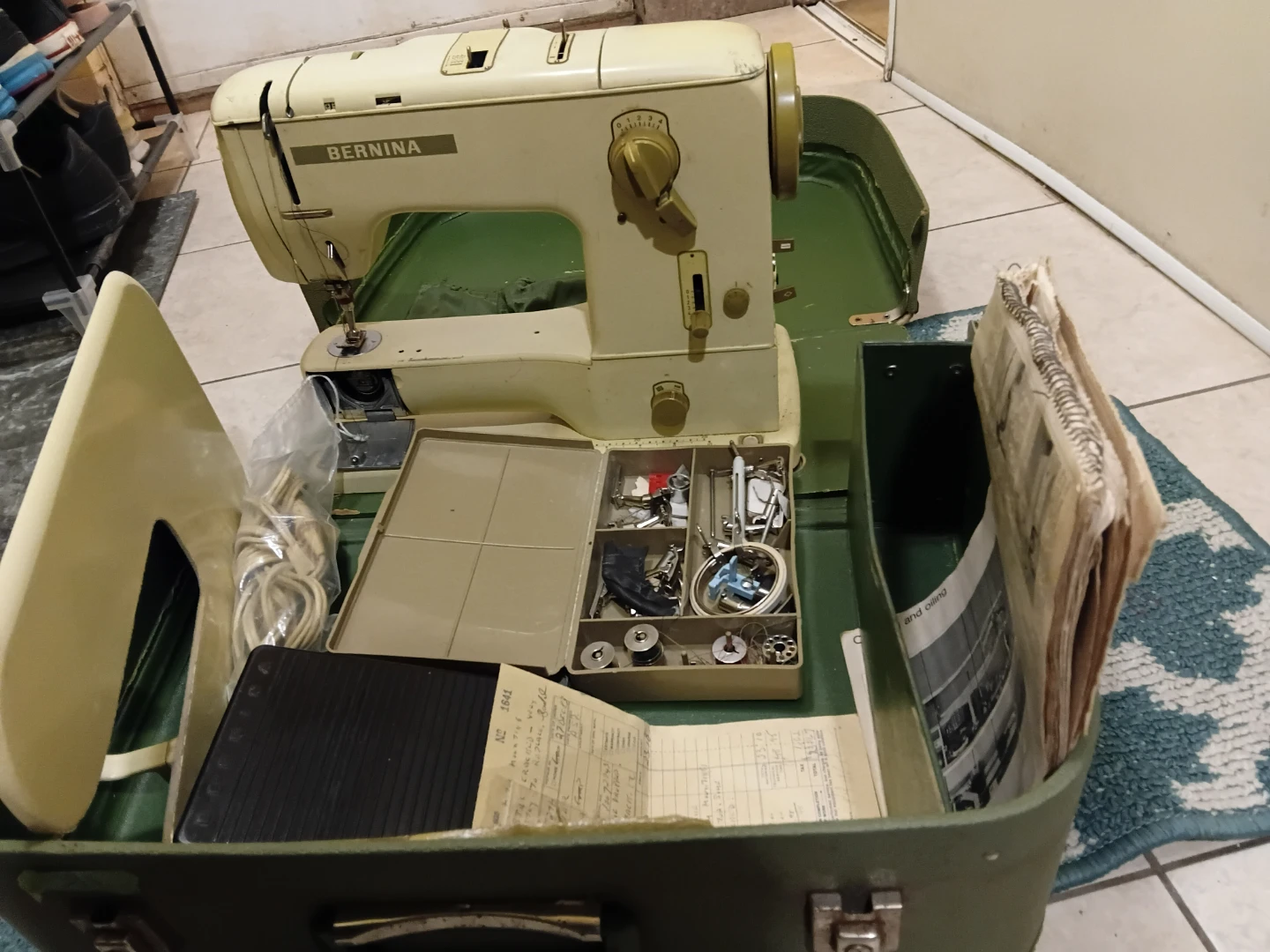 Bernina Sewing Machine with Case and Accessories - photo 2