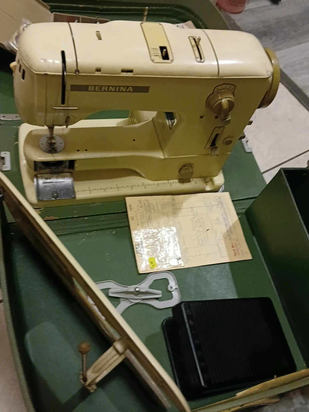 Bernina Sewing Machine with Case and Accessories - photo 4