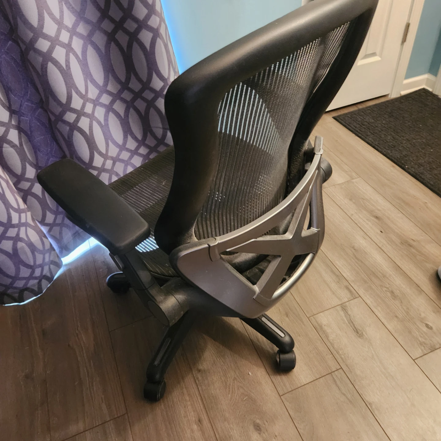 Black Ergonomic Mesh Office Chair - photo 2