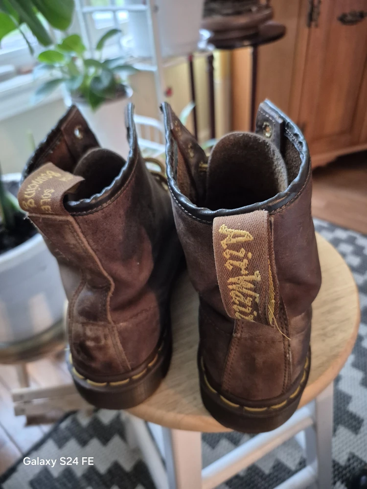 Dr. Martens Air Cushion Soles Leather Boots - photo 2