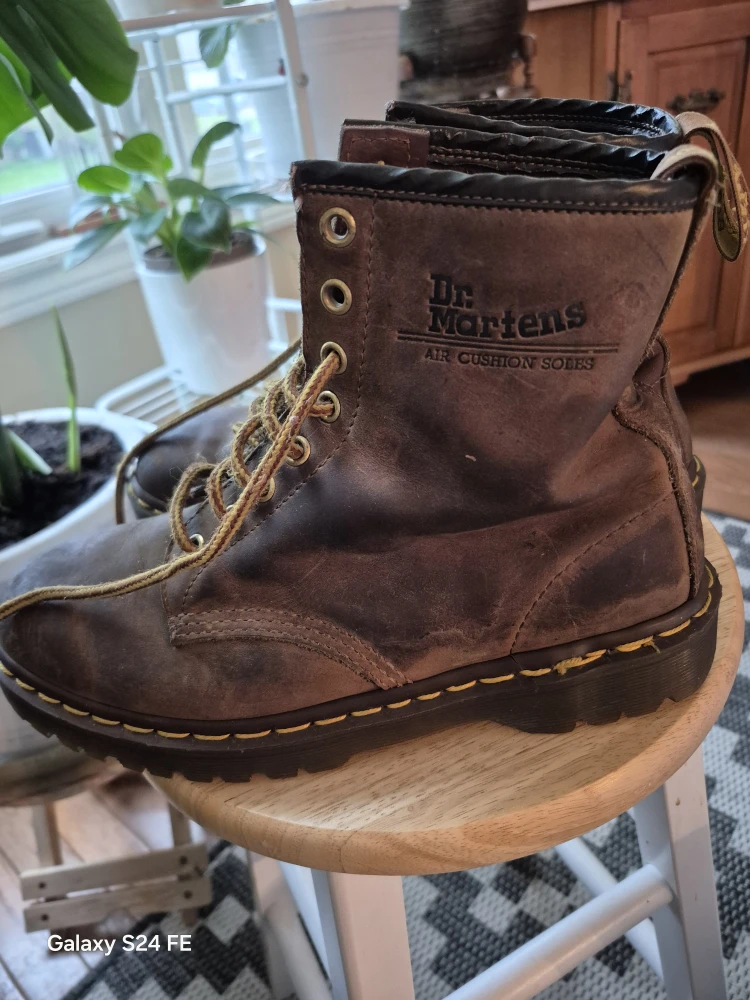 Dr. Martens Air Cushion Soles Leather Boots - photo 3