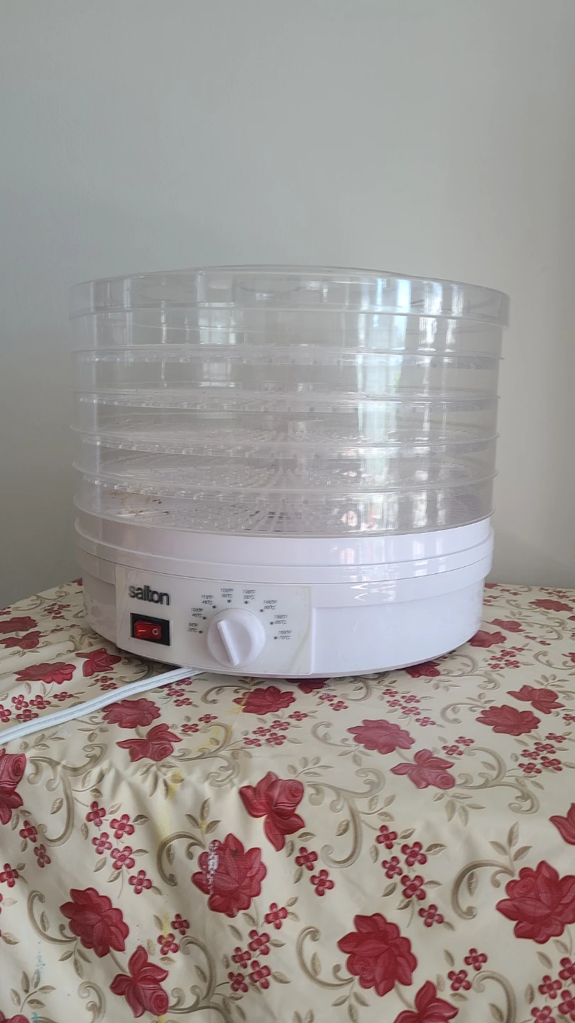 Salton White Food Dehydrator with 5 Trays