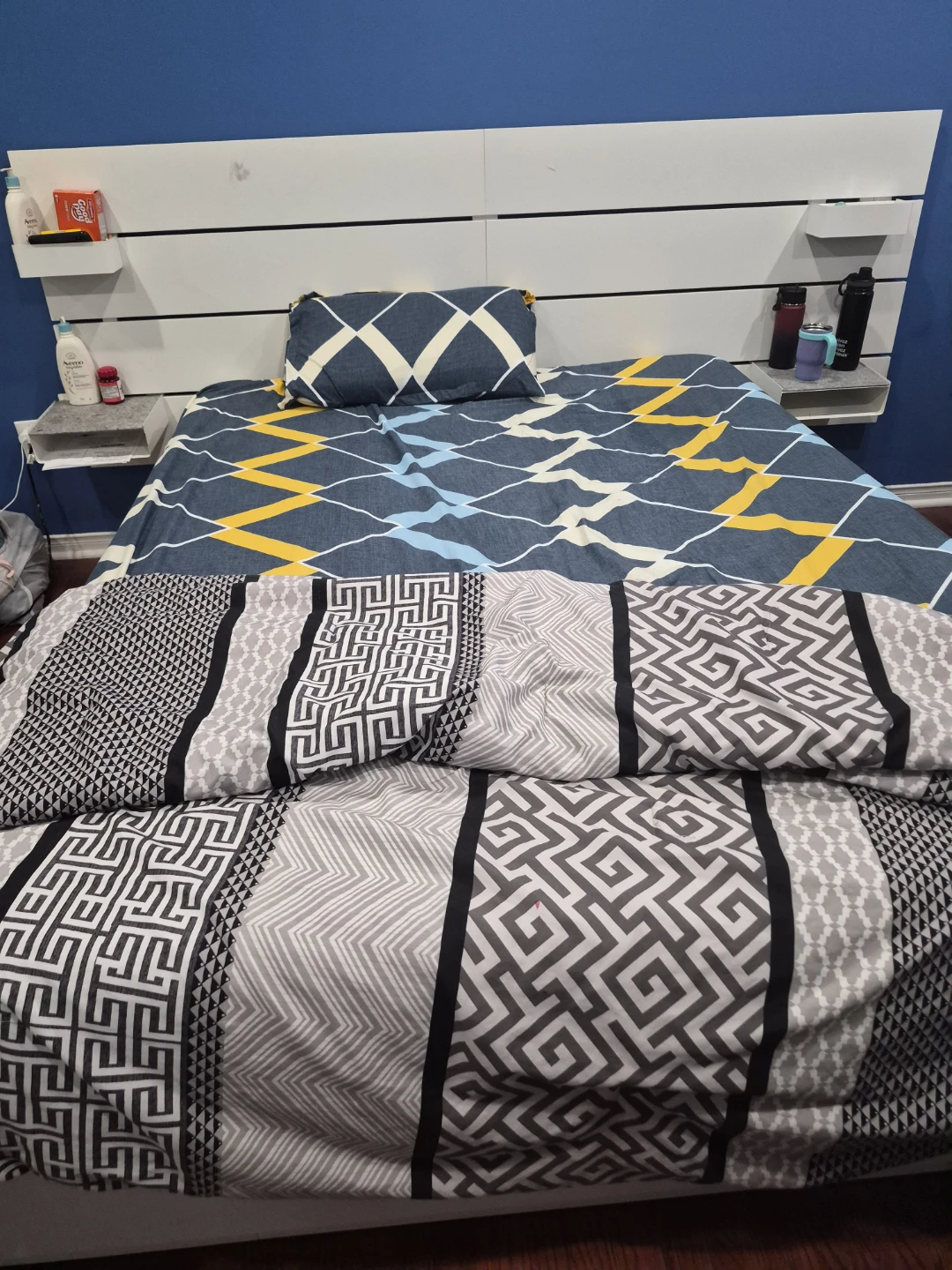 Queen Size bed and mattress - photo 2