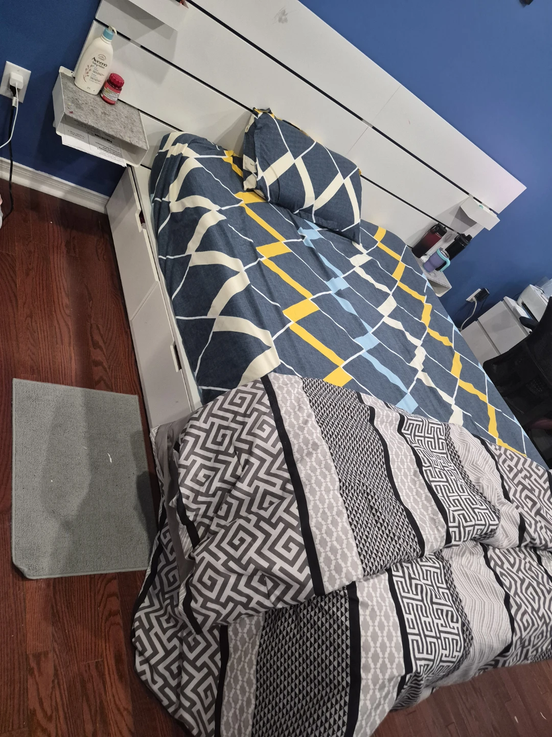 Queen Size bed and mattress - photo 3