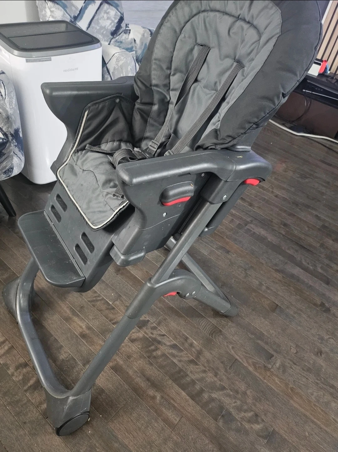 Graco High Chair - photo 3