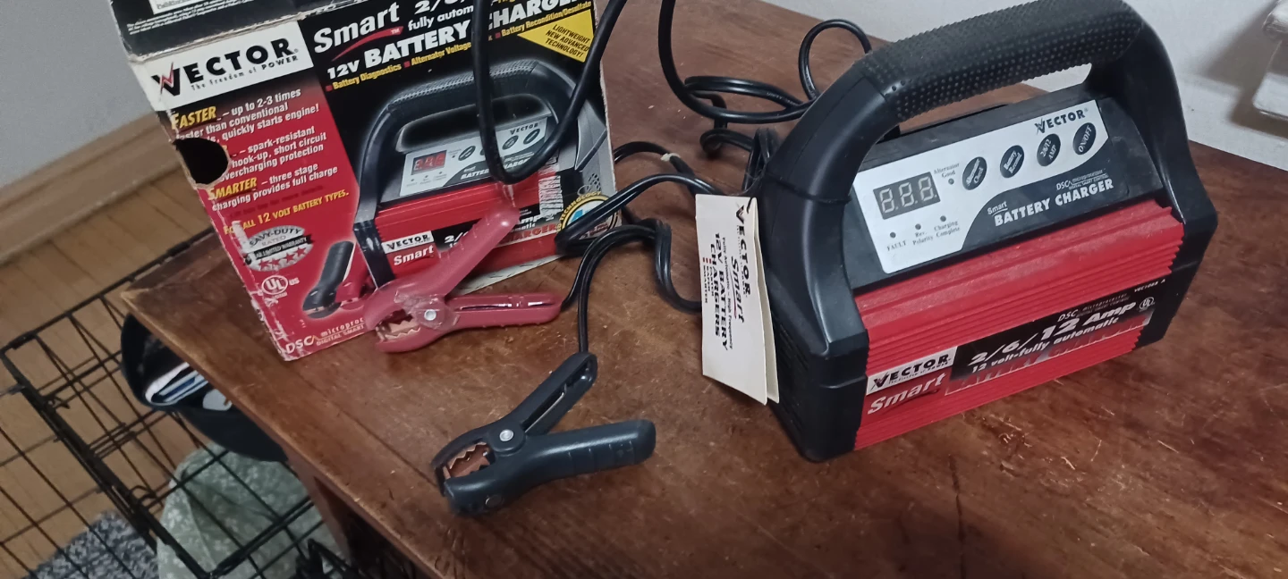 VECTOR SMART 12 VOLT BATTERY CHARGER