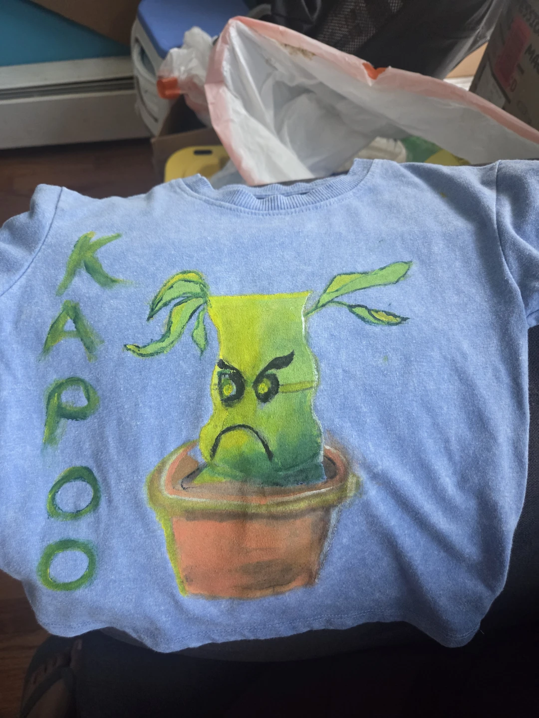 Dibujos a mano en playeras de niño y niña