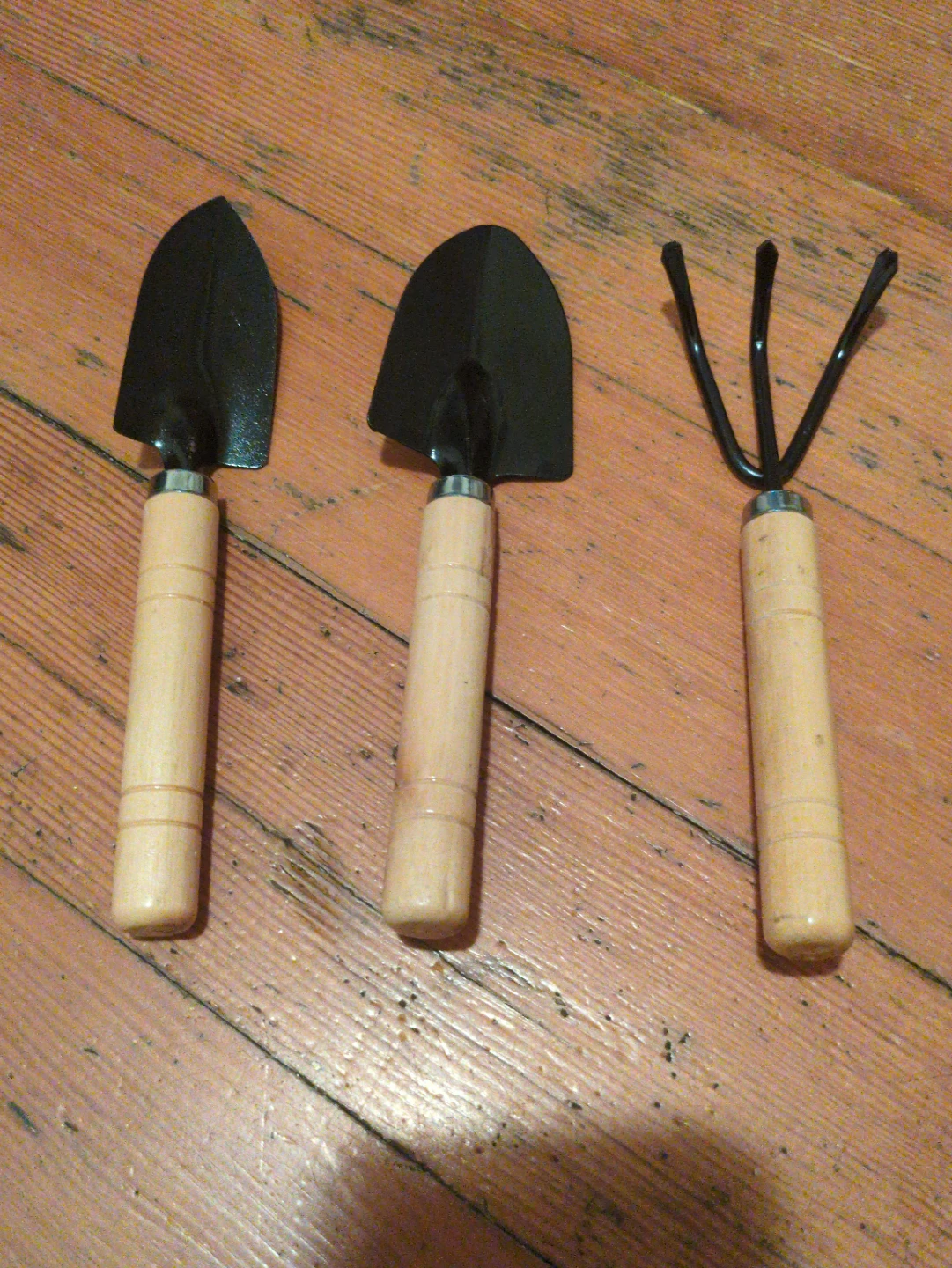 New Small Gardening Tool Set - 2 Trowels and a Rake