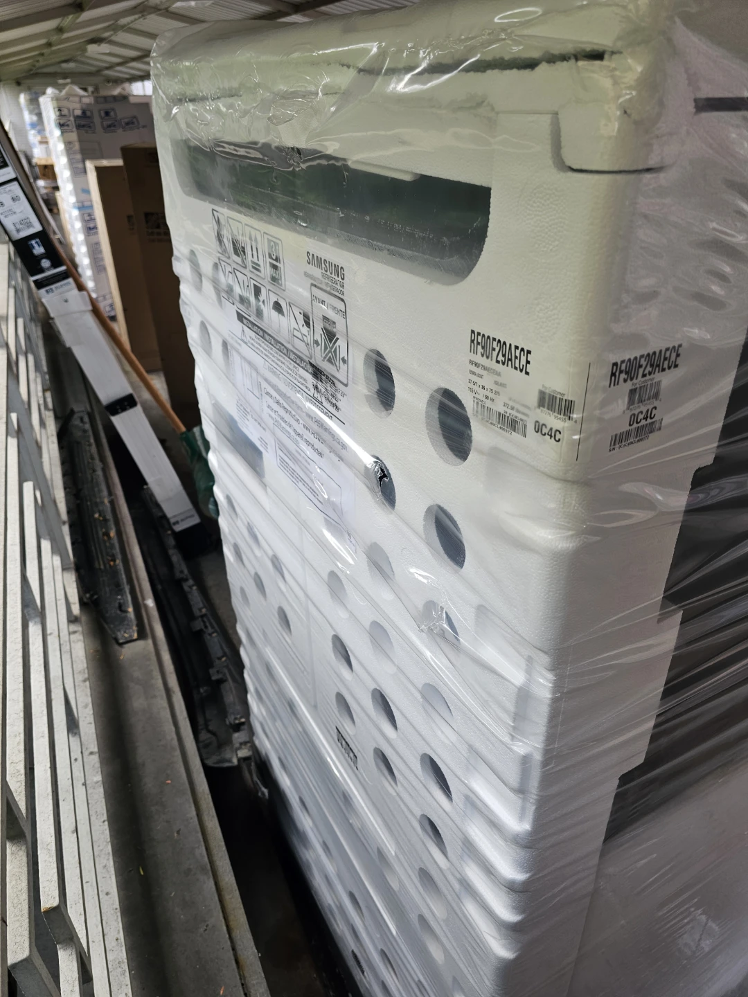 New Samsung Bespoke 36in 29 cu ft Refrigerator - photo 2