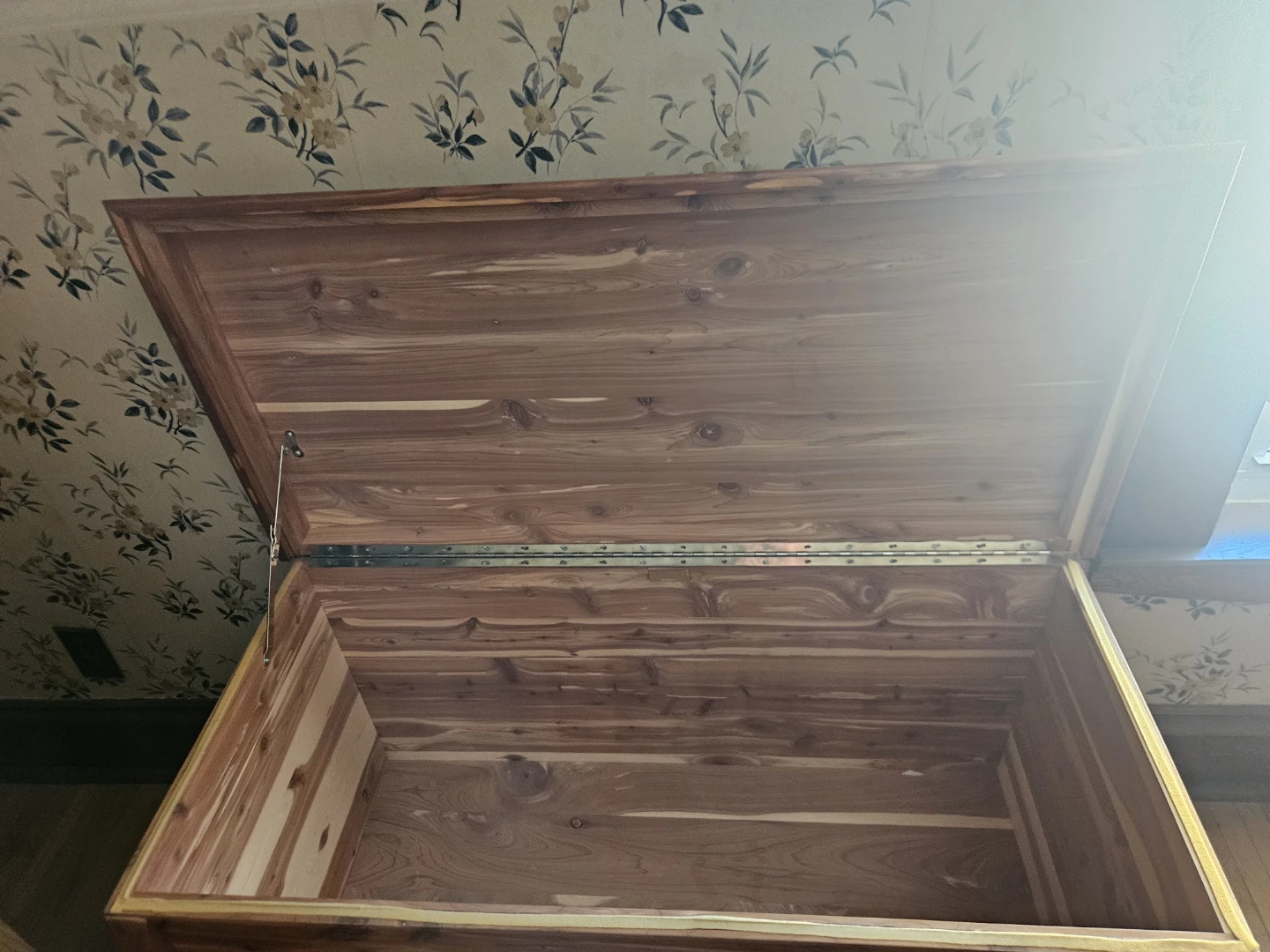 Cedar Chest with Star Inlay - photo 2