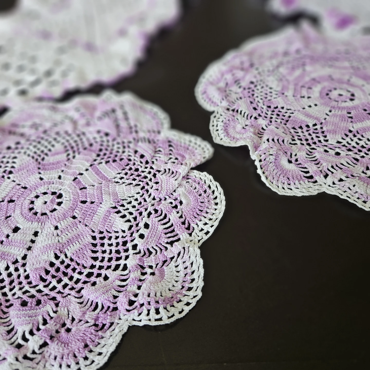 Vintage White & Purple Doilies/Table Centre Pieces - photo 3