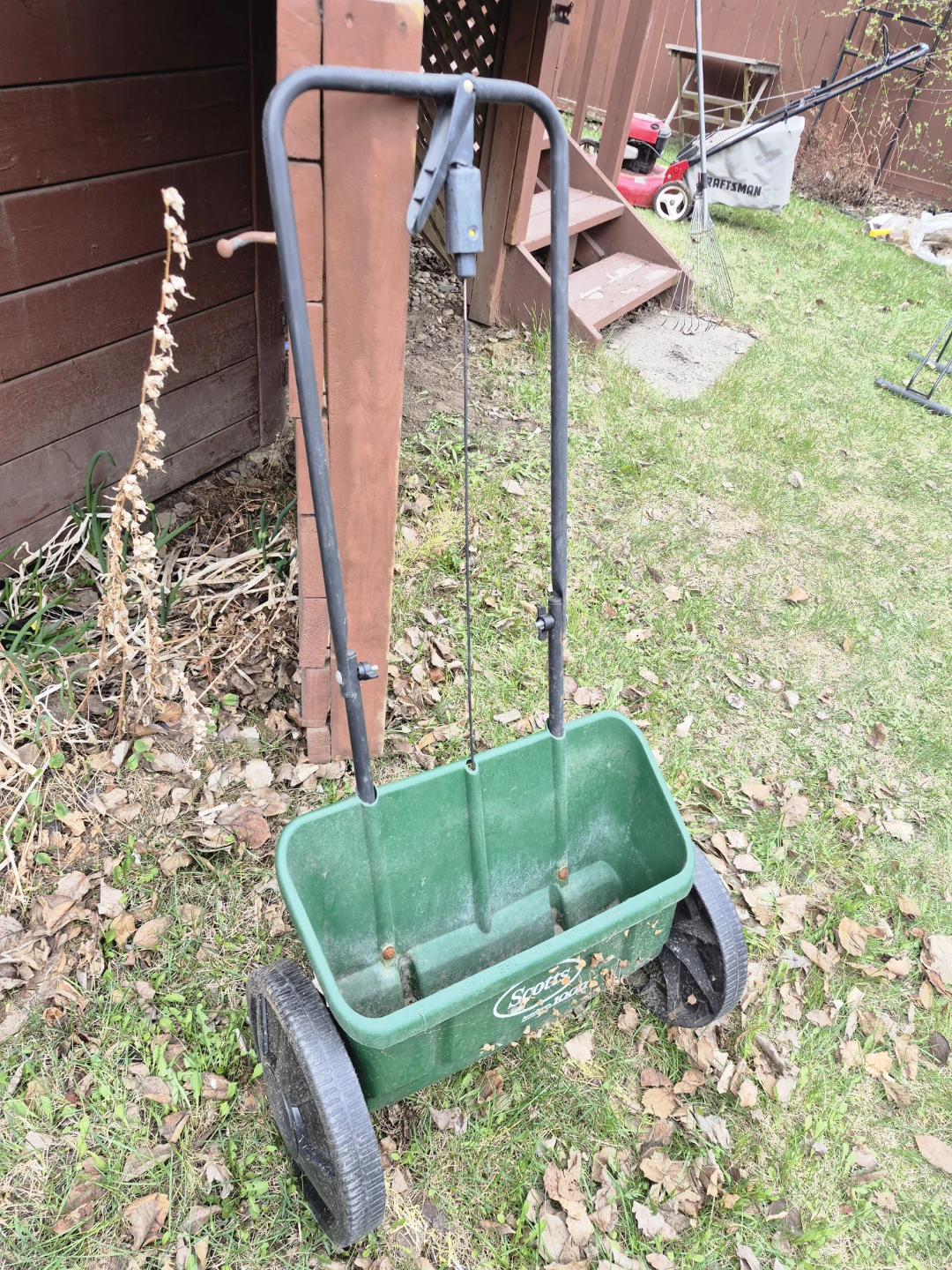 Scotts Spreader - photo 3