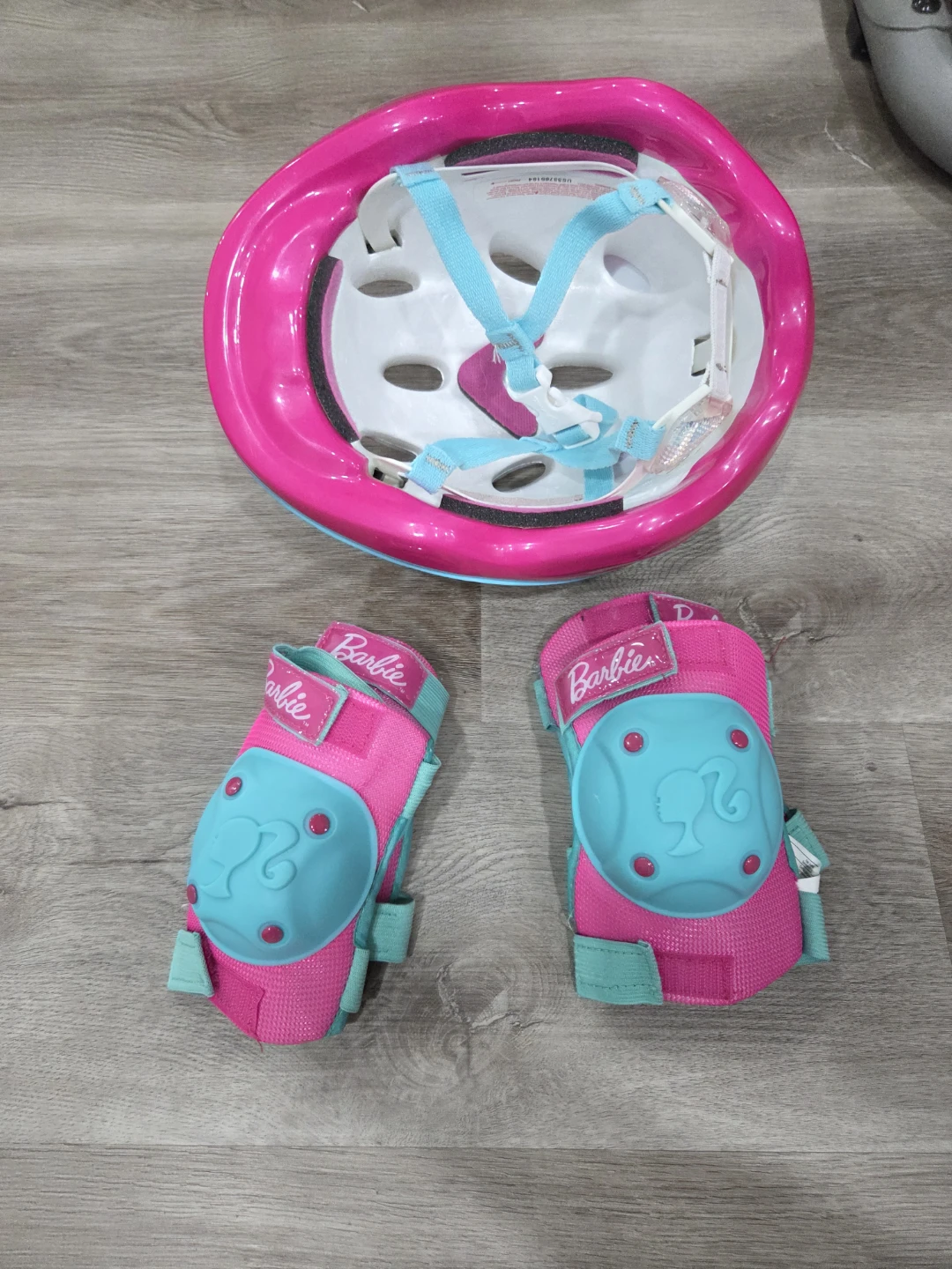 Barbie Kids Helmet and Pad Set - photo 3