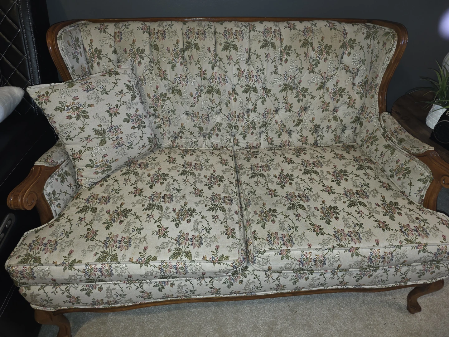 Vintage floral loveseat and armchair with ottoman - photo 2