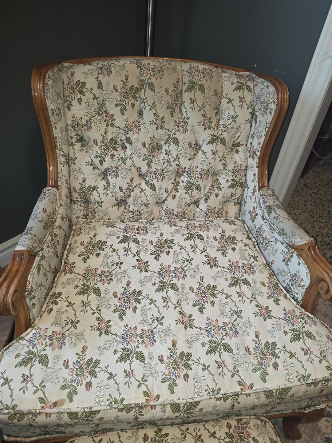 Vintage floral loveseat and armchair with ottoman - photo 4