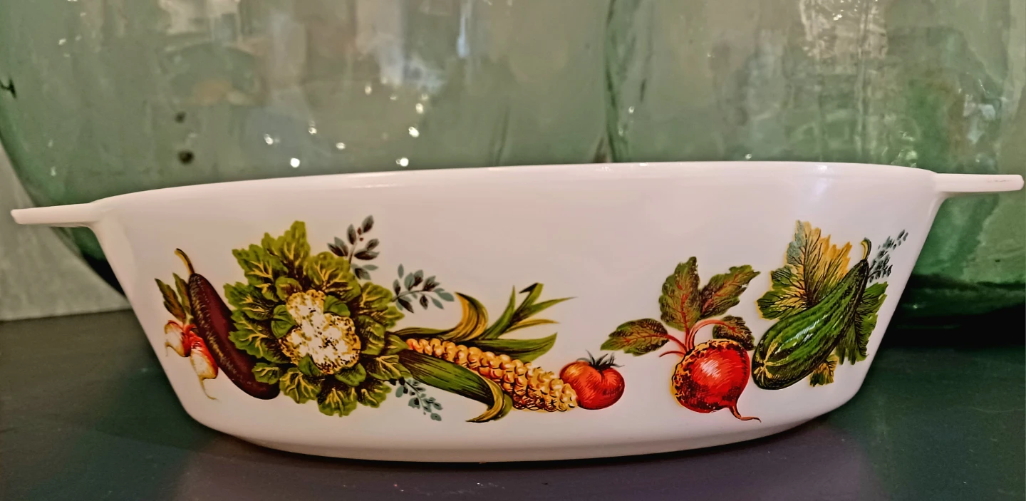 Pyrex Mixing Bowls Set with Vegetable Casserole Dish