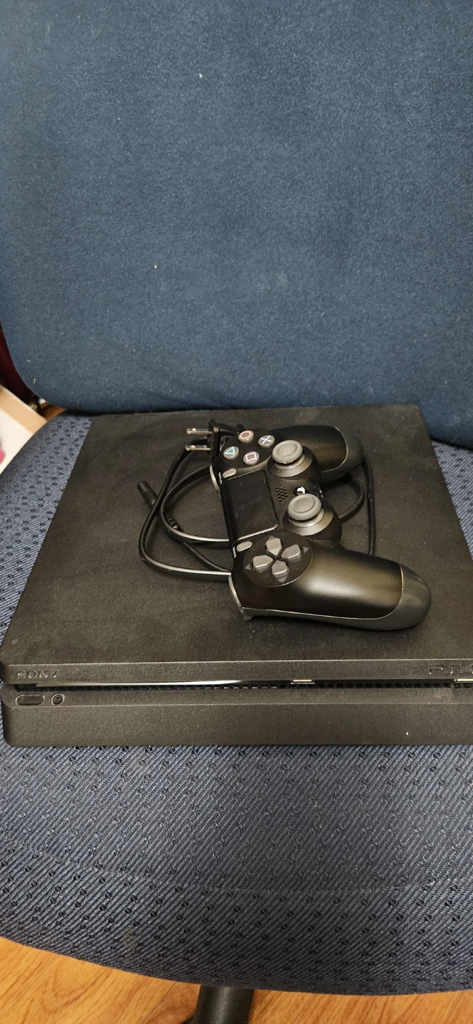 Playstation 4 Slim 500GB v9.50
