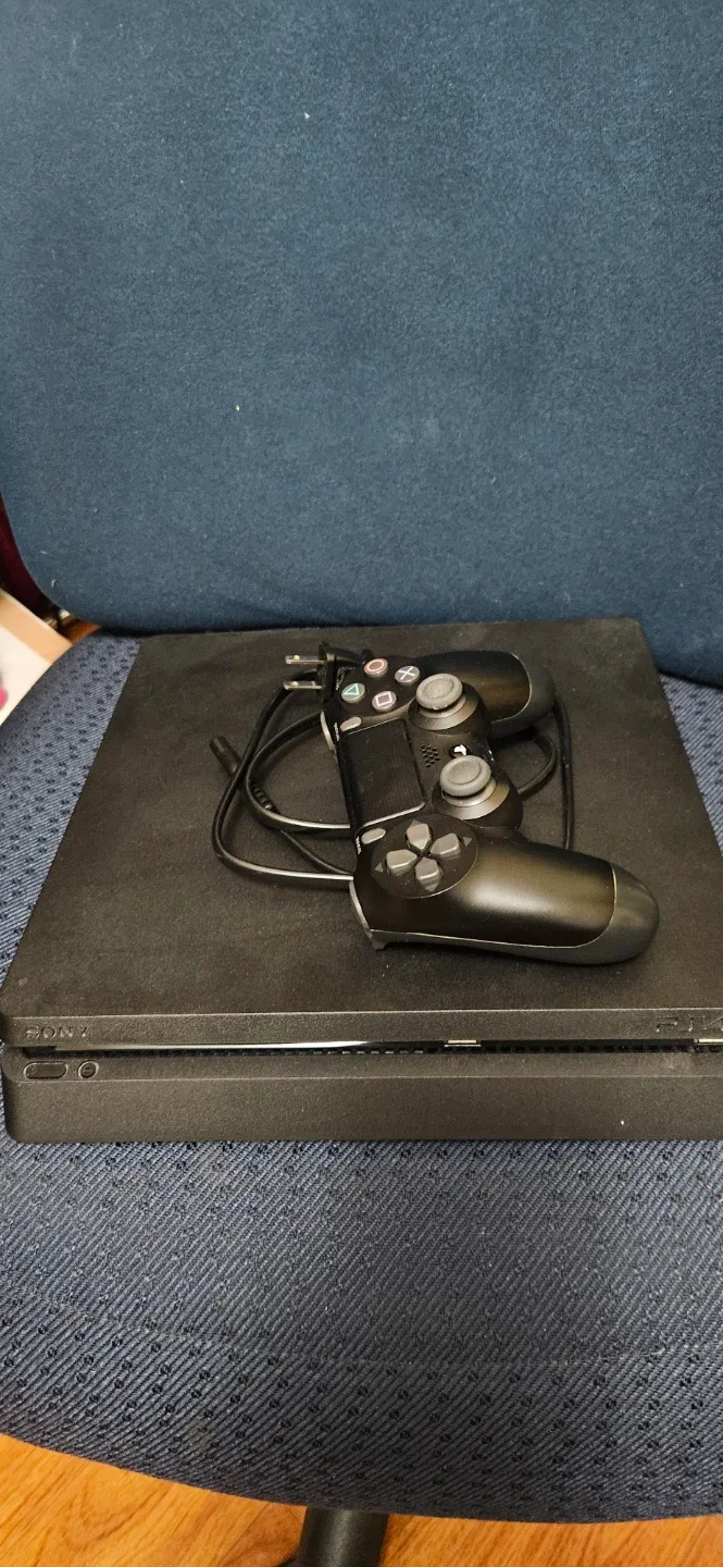 Playstation 4 Slim 500GB v9.50