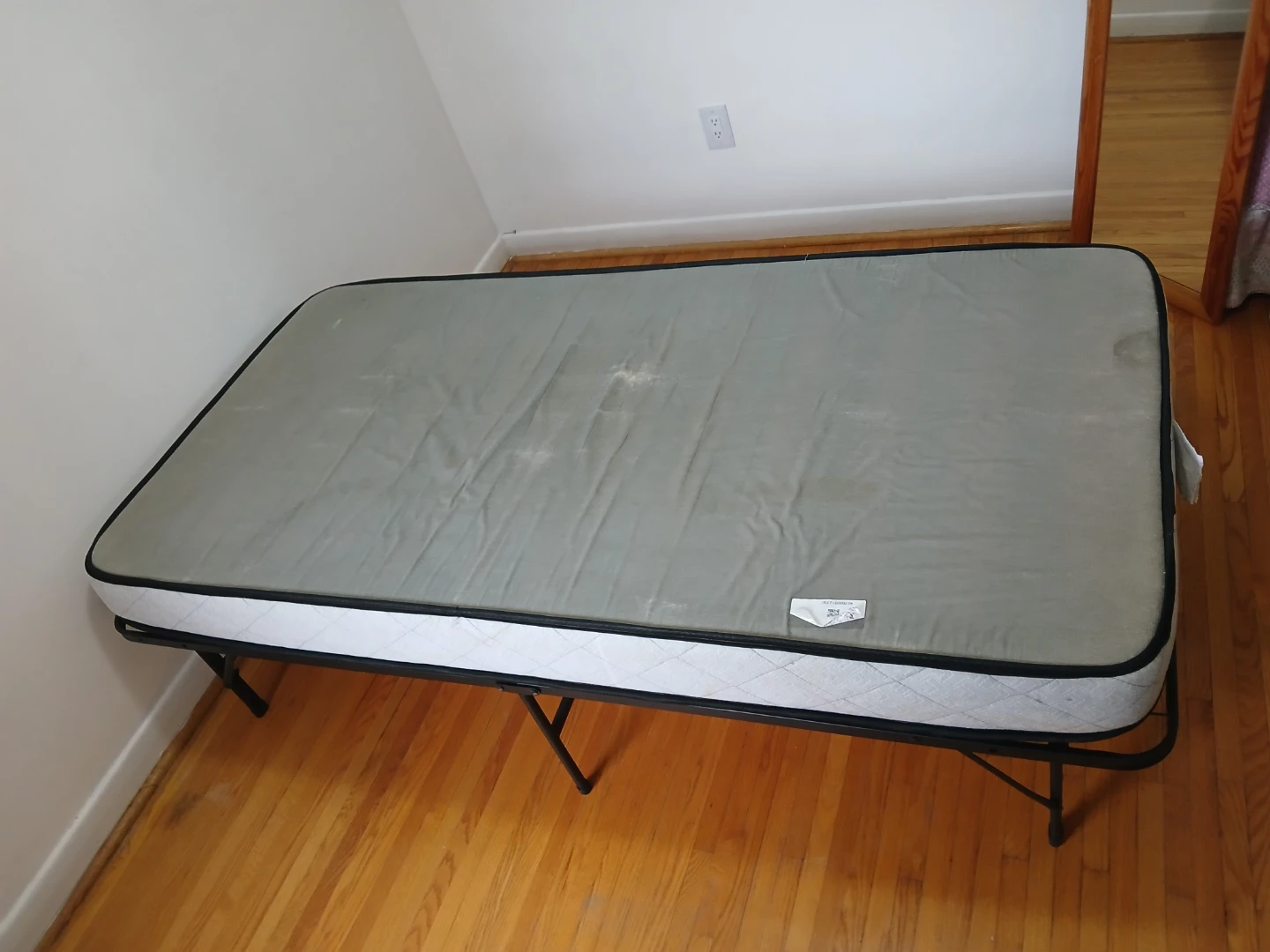 Used Twin/Single Mattress - photo 3