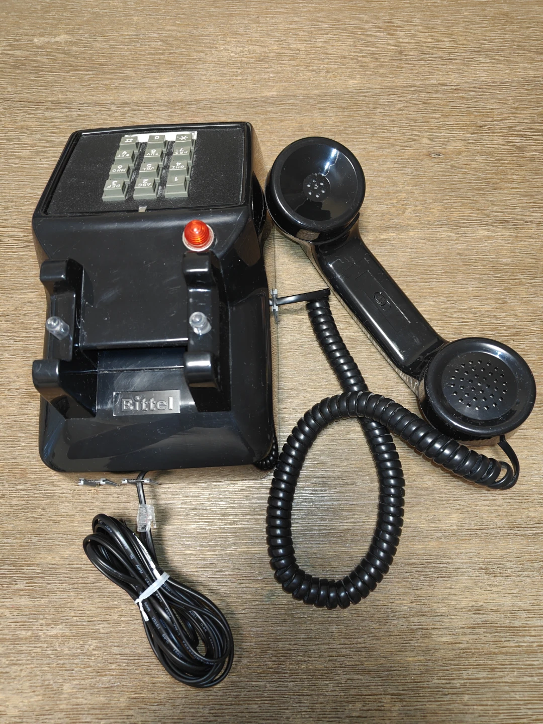 Hearing aid plane old telephone with red light notifier - photo 3