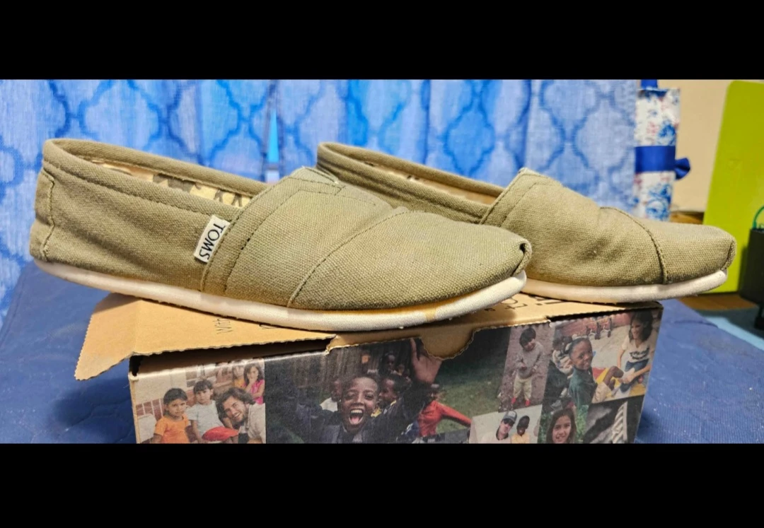 TOMS Women's Classic Olive Canvas Shoes - Size 7 - photo 2