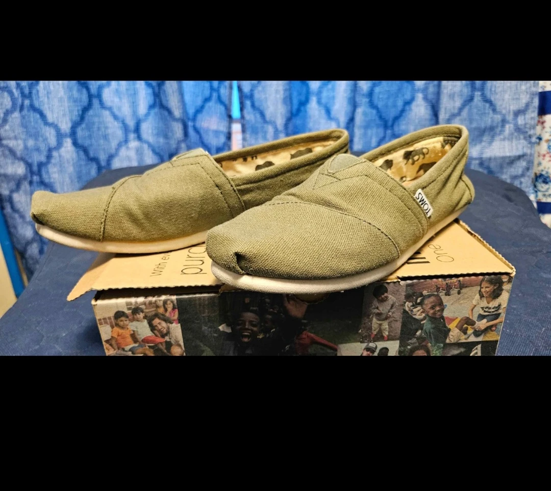 TOMS Women's Classic Olive Canvas Shoes - Size 7 - photo 3