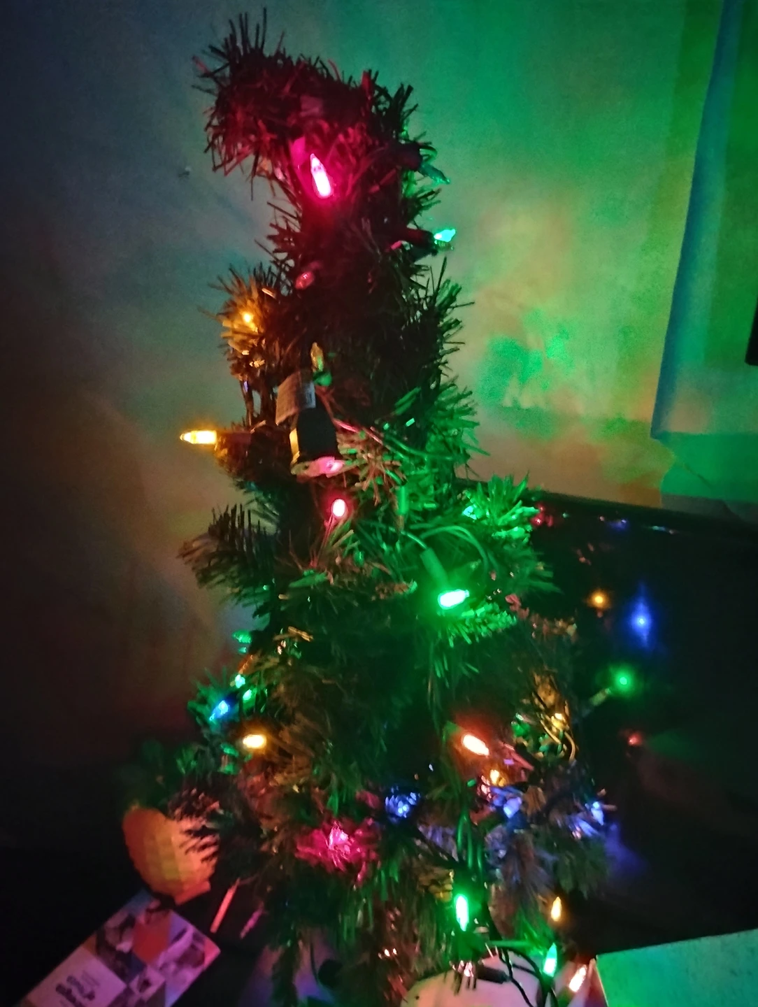 Pre-lit Artificial Christmas Tree with Multicolor Lights