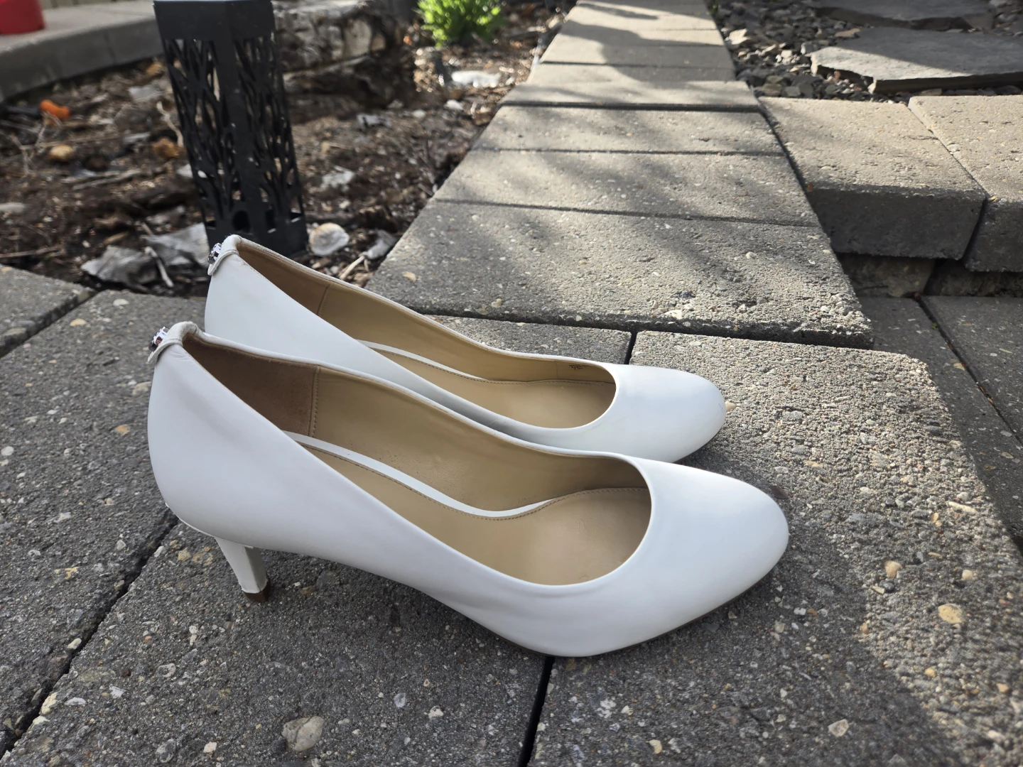 Michael Kors White Leather Pumps - photo 3