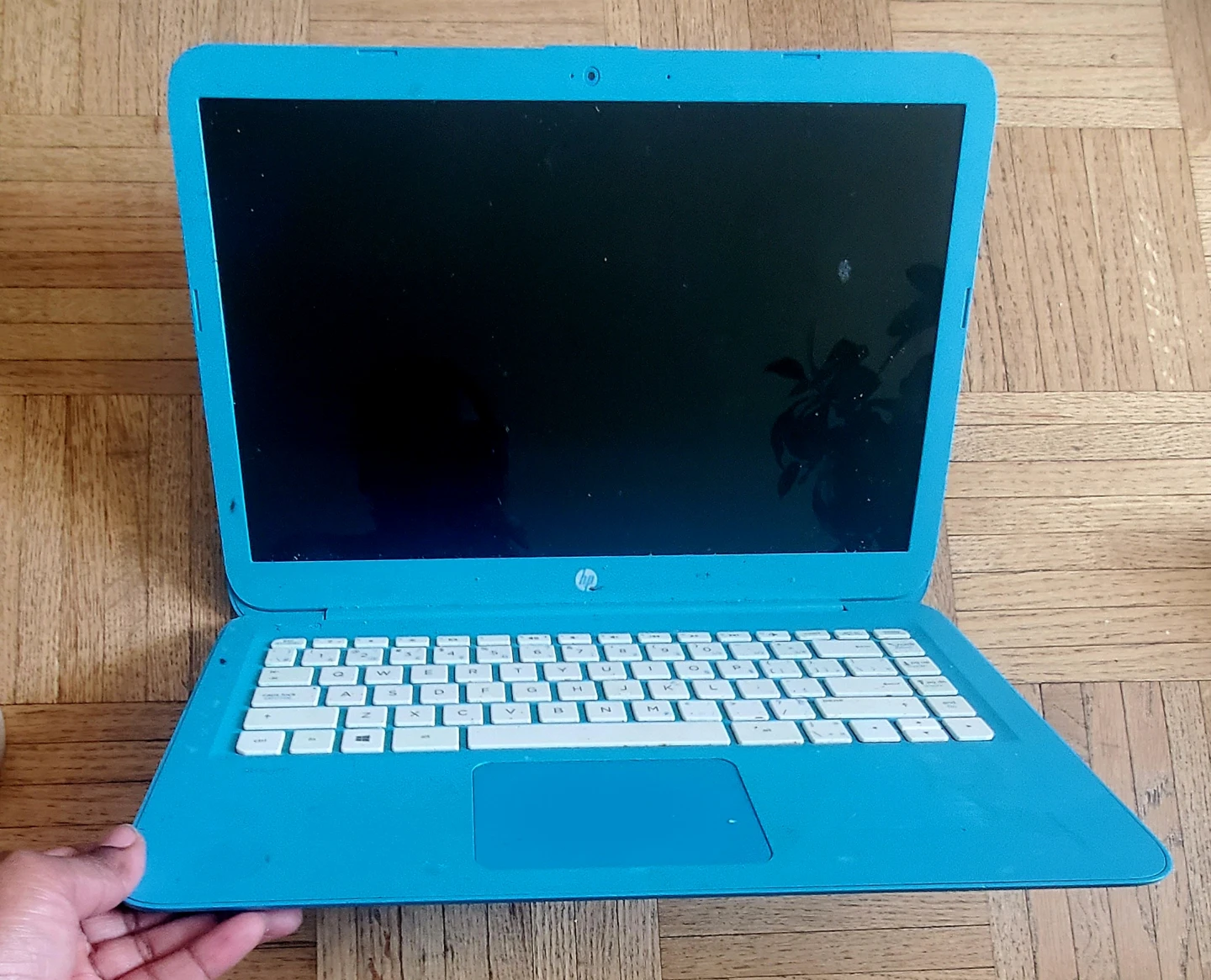 HP Laptop - photo 2